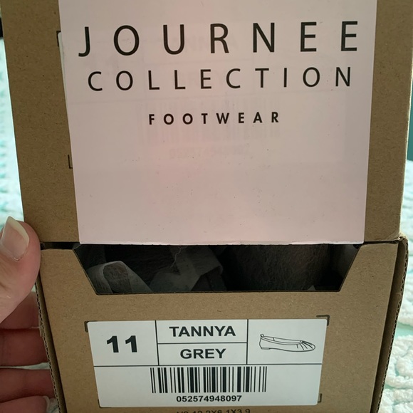 Journee Collection grey womens flats - Picture 4 of 9